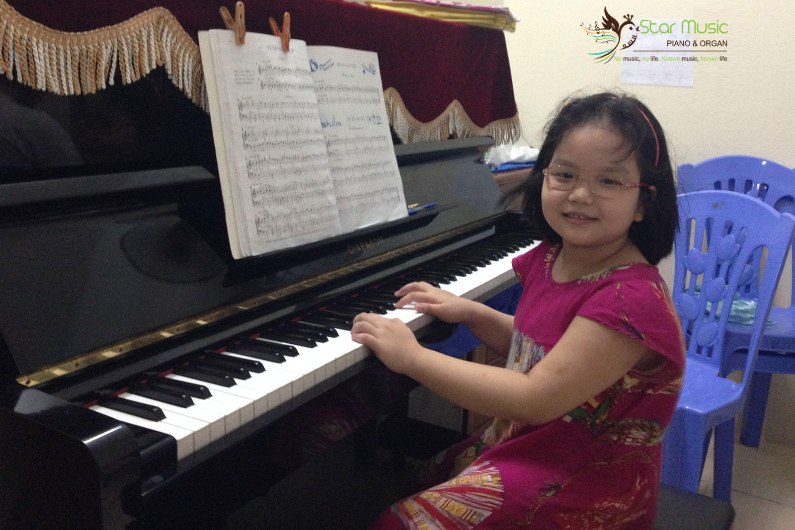 dạy đàn piano trẻ em